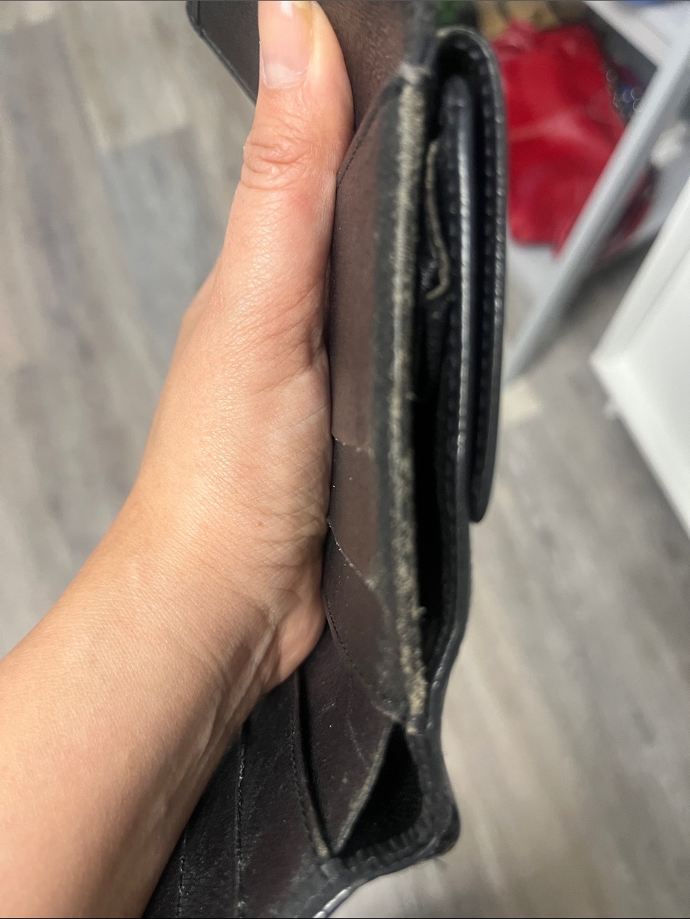 LV epi black wallet - Picture 3 of 3